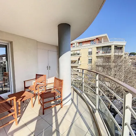 Le Crystal A By Interhome